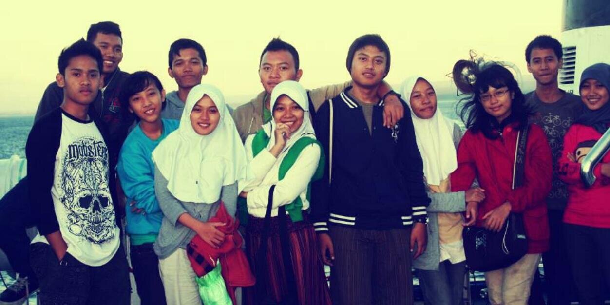 F. Intan N. banner