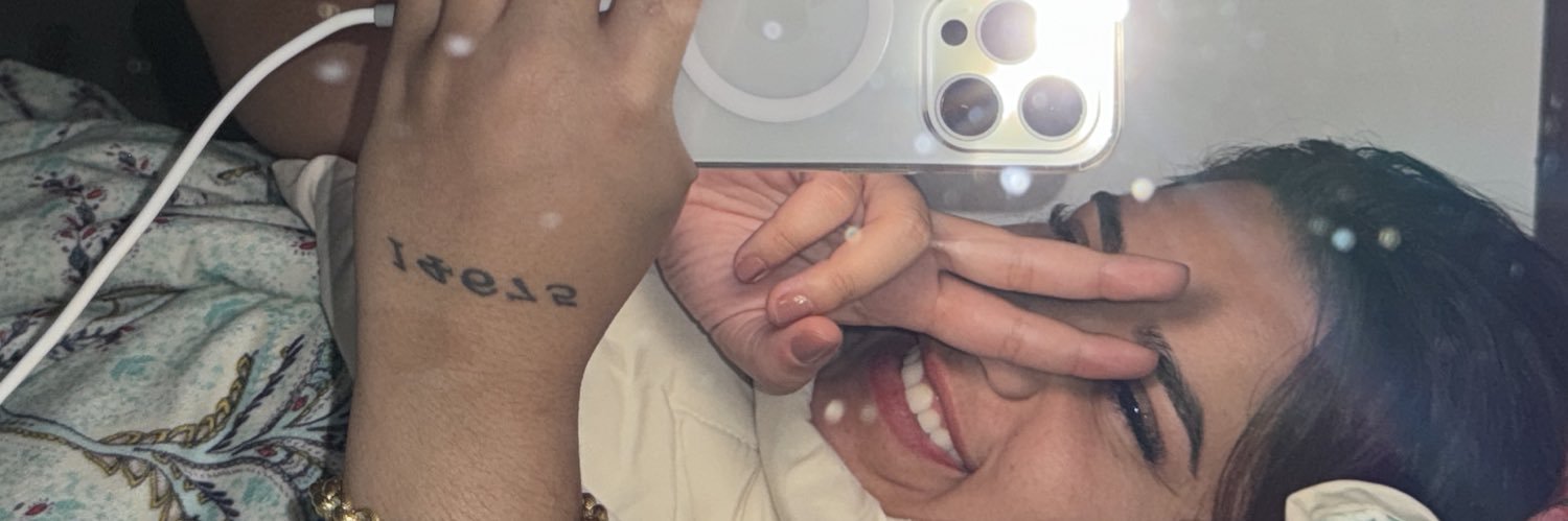 karolayneBeatr2's profile banner image