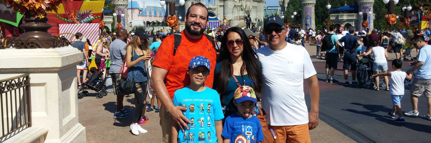 guayoochoa's profile banner image