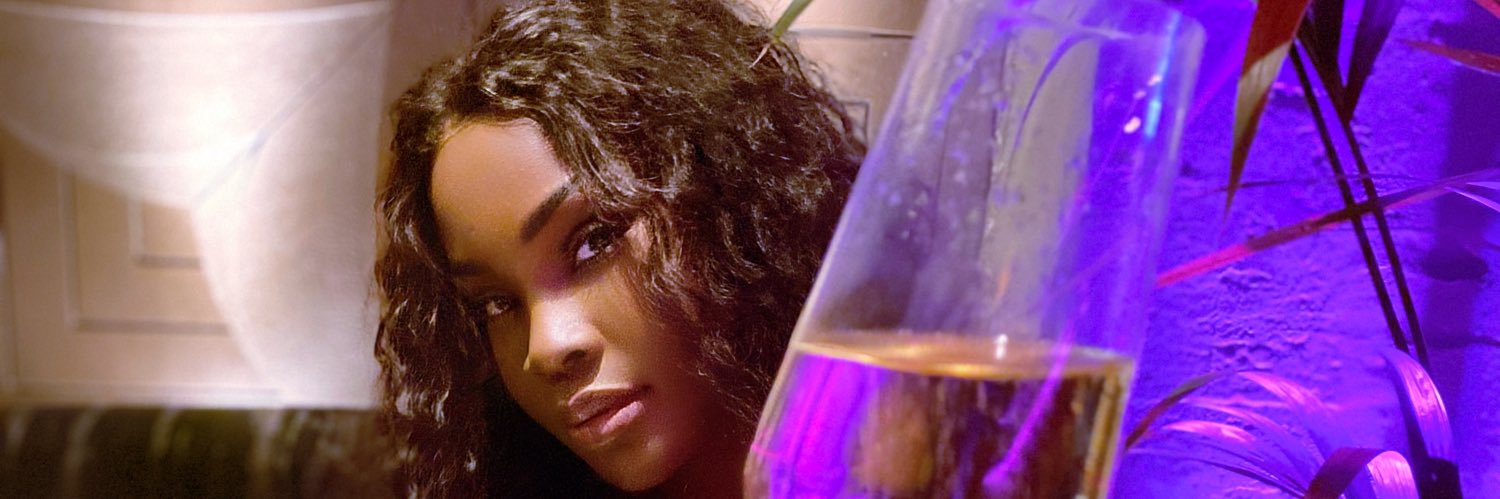 LarissouRowland's profile banner image