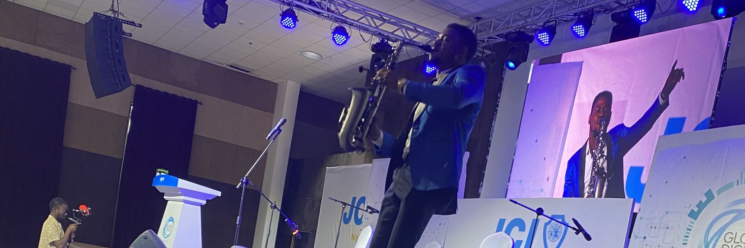 sax_vic's profile banner image
