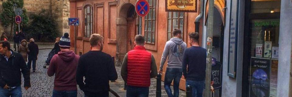 Alex Cinnseallaigh banner