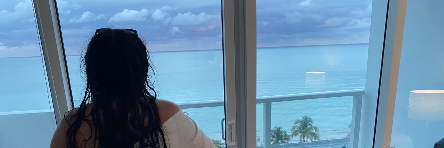 LizDanielaxo's profile banner image