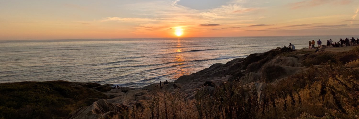 TayLERS 🖤💛 banner