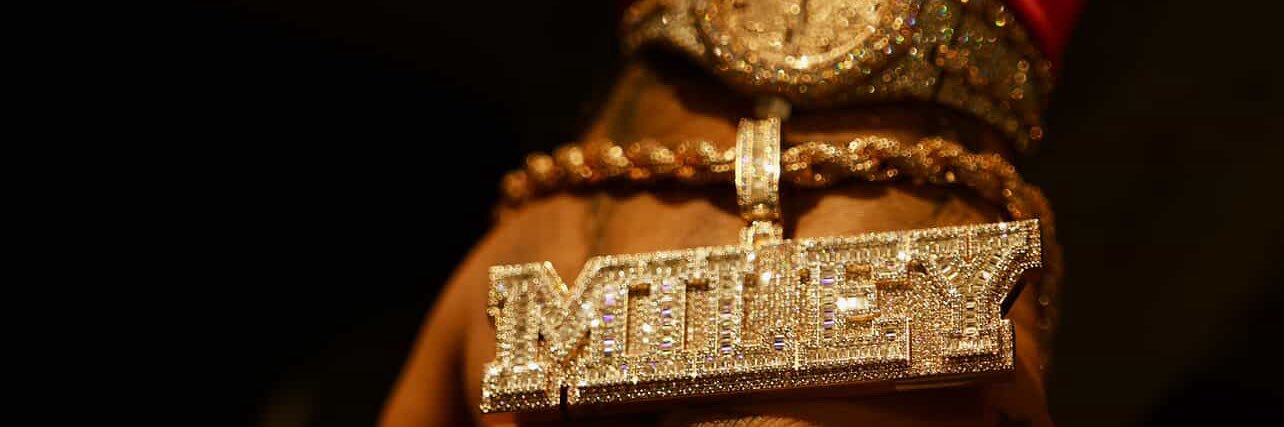 East 86th. 🎱 banner