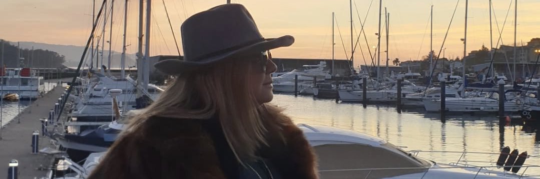 crisnovaalmeida's profile banner image