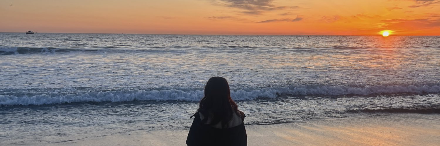 mxllyroma's profile banner image