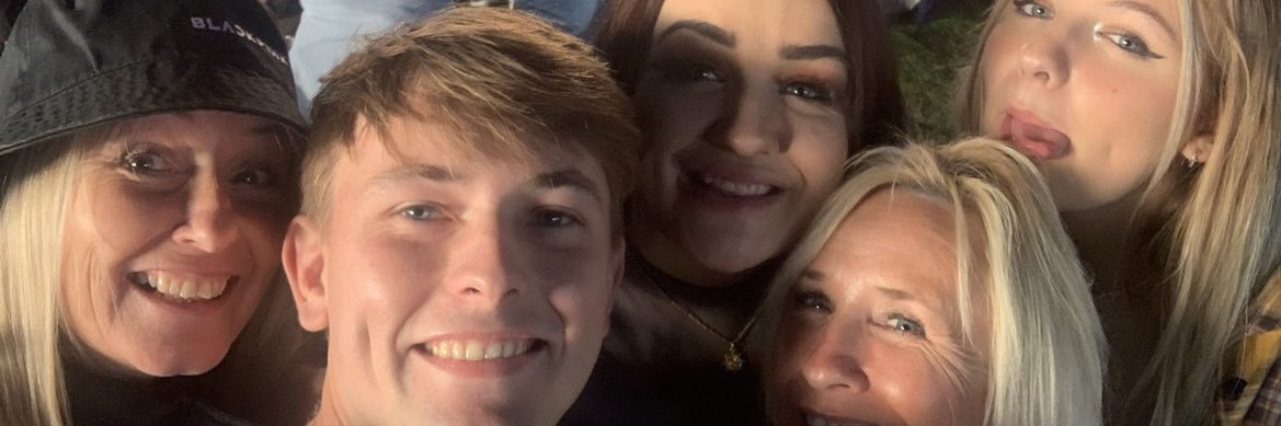 carlymariemo's profile banner image