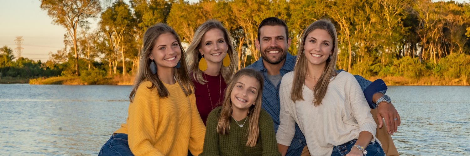 kellywarnken's profile banner image