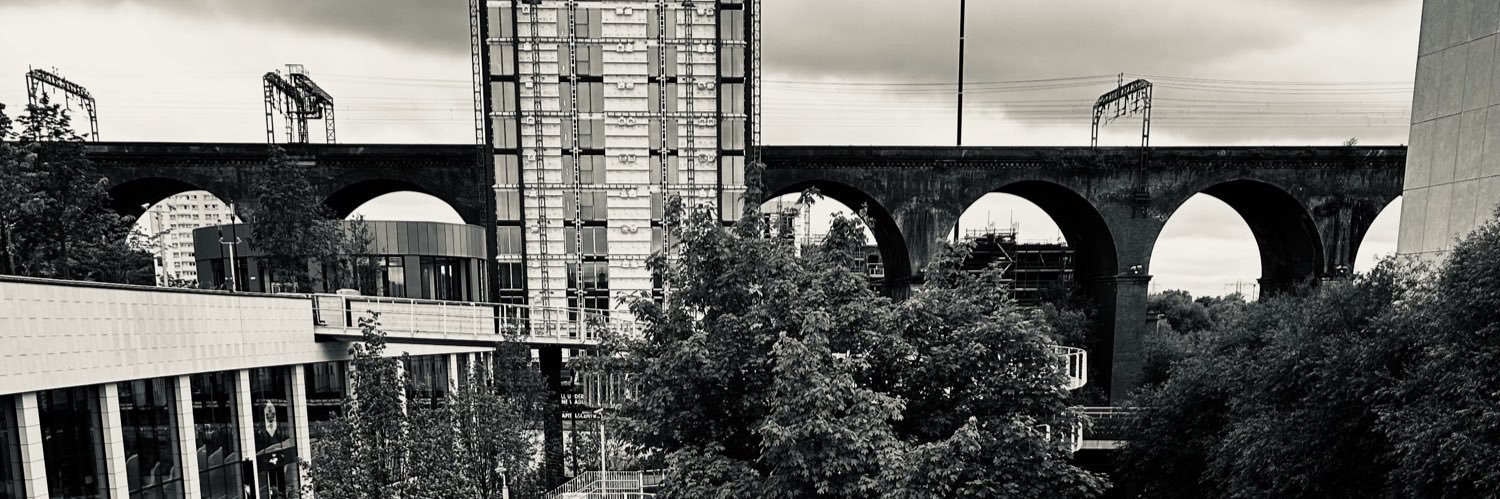 Mrs D #HatterInLondon banner