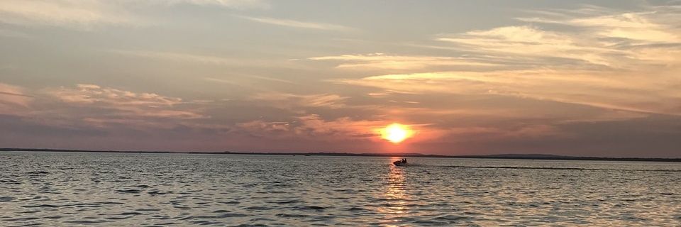 Forevernineteen's profile banner image