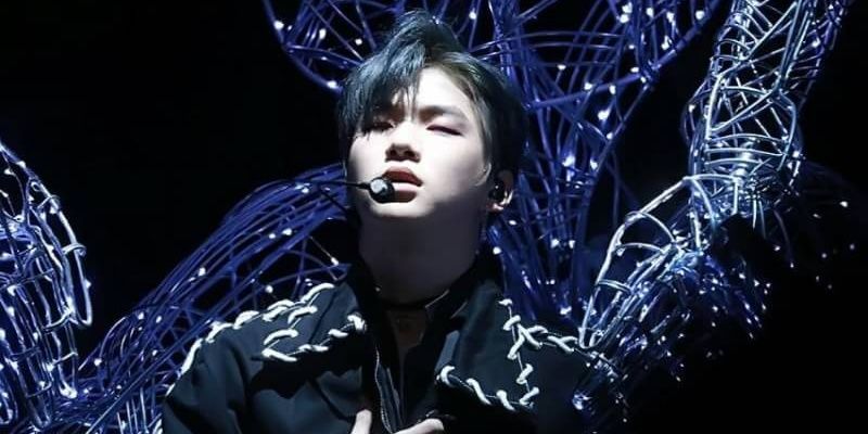 01__meen's profile banner image