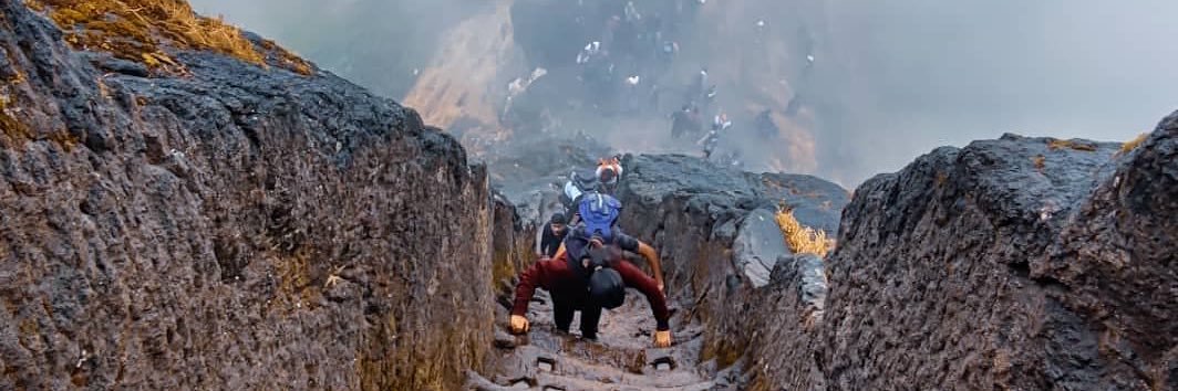 contact_atiq's profile banner image