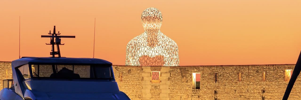 dircom's profile banner image