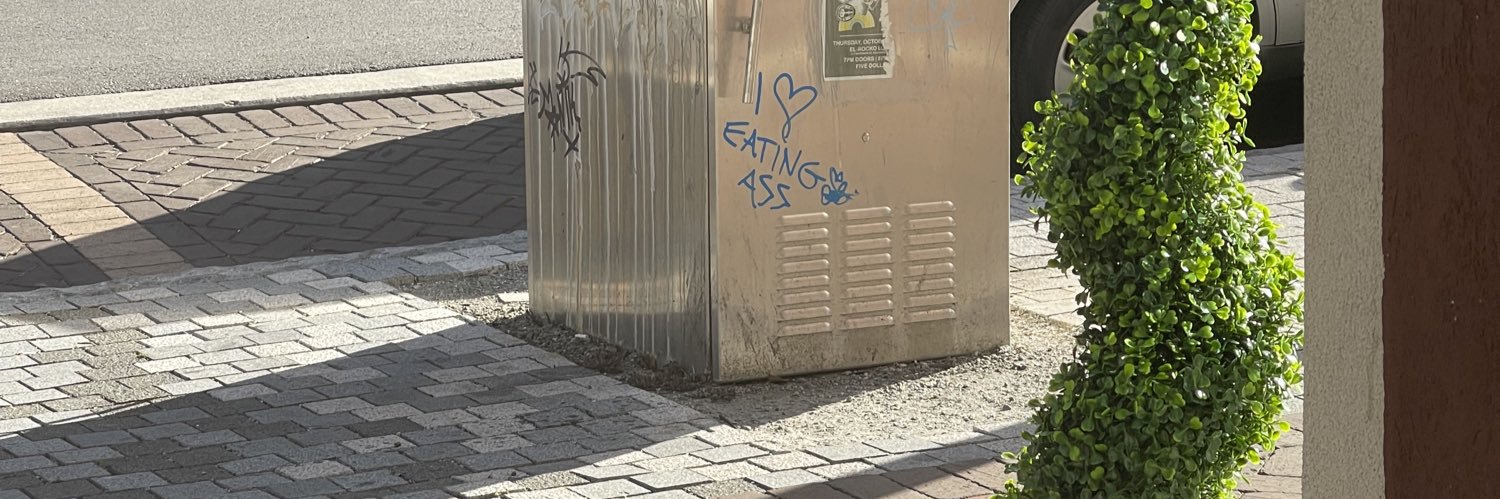 delianavv's profile banner image