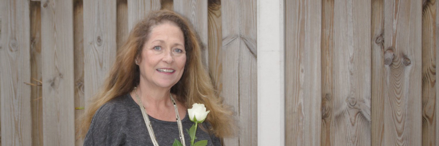 Julie4ever61's profile banner image