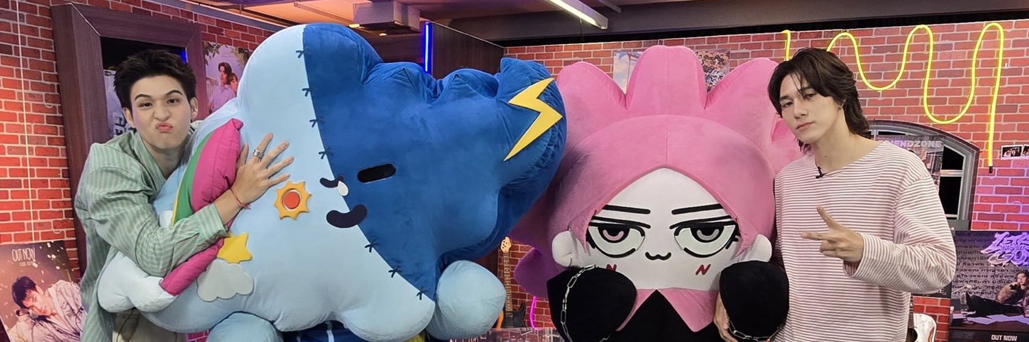 niniyippee's profile banner image