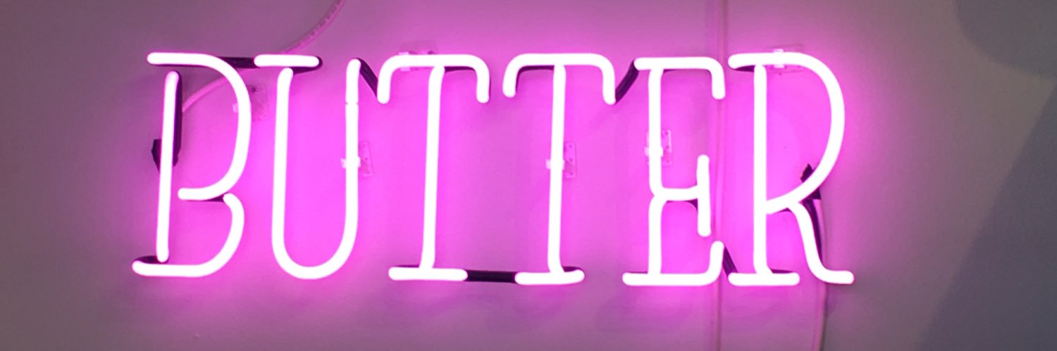 leandra_rom's profile banner image