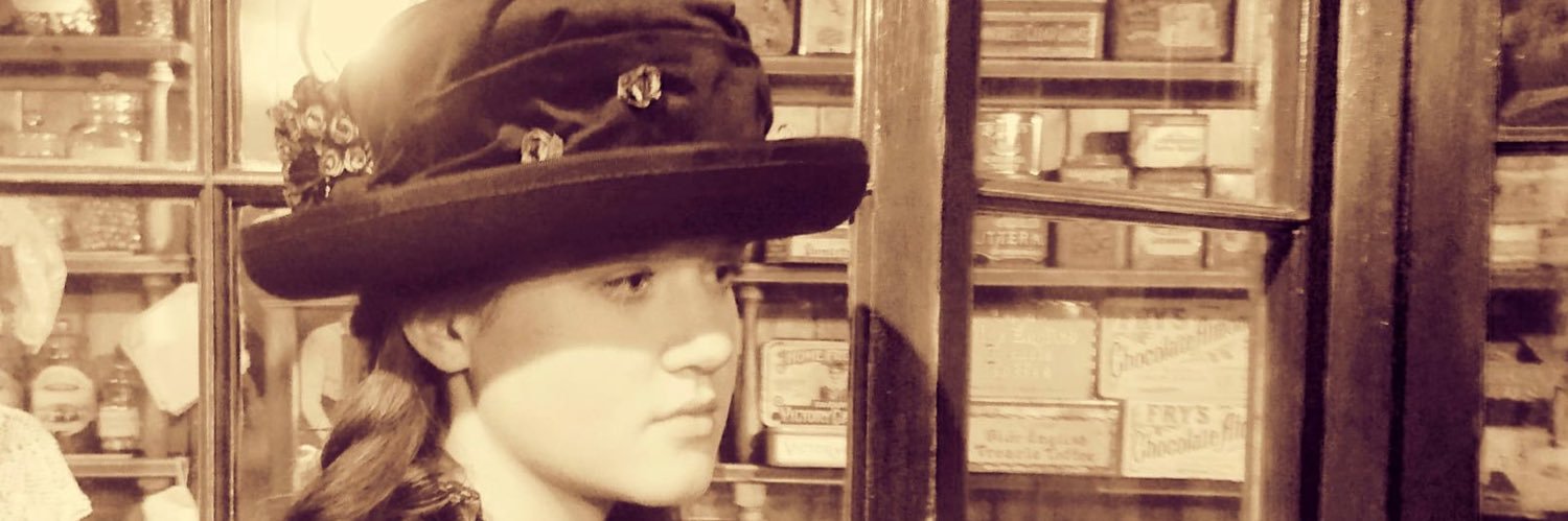 LeahEmmaSmith's profile banner image