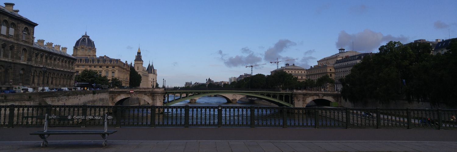 queenlinz's profile banner image