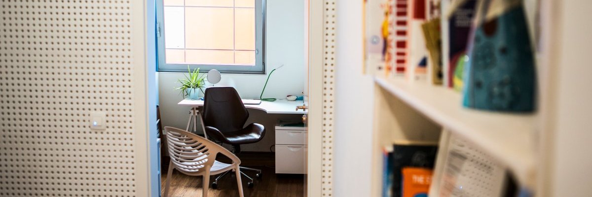 LogOutTweets's profile banner image