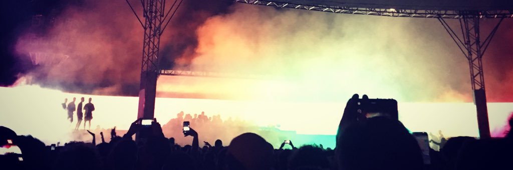 Max banner