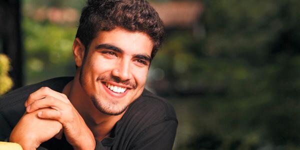 Viitoria_Mello's profile banner image