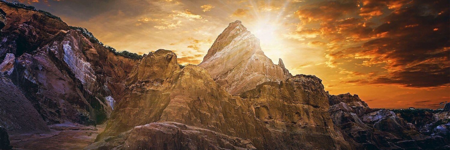 Ματτ Γὁןןiῆḡς Sinner/Saint banner