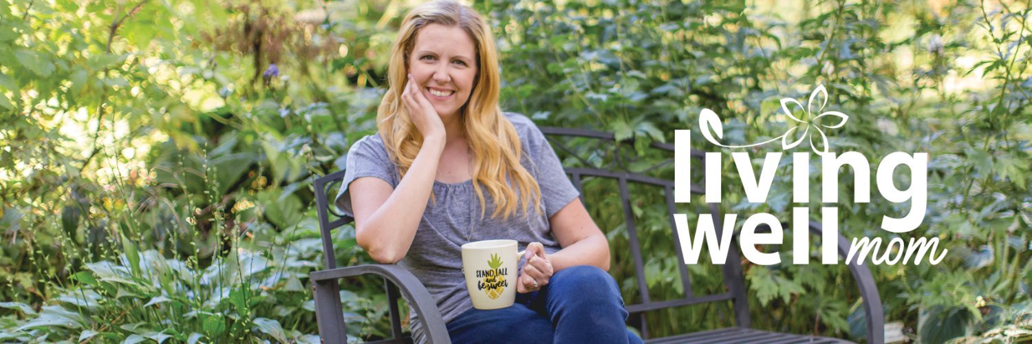 LivingWellMom banner