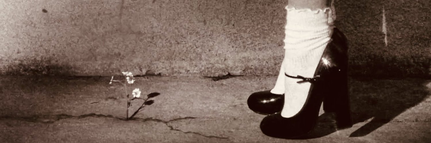 deenatrs's profile banner image