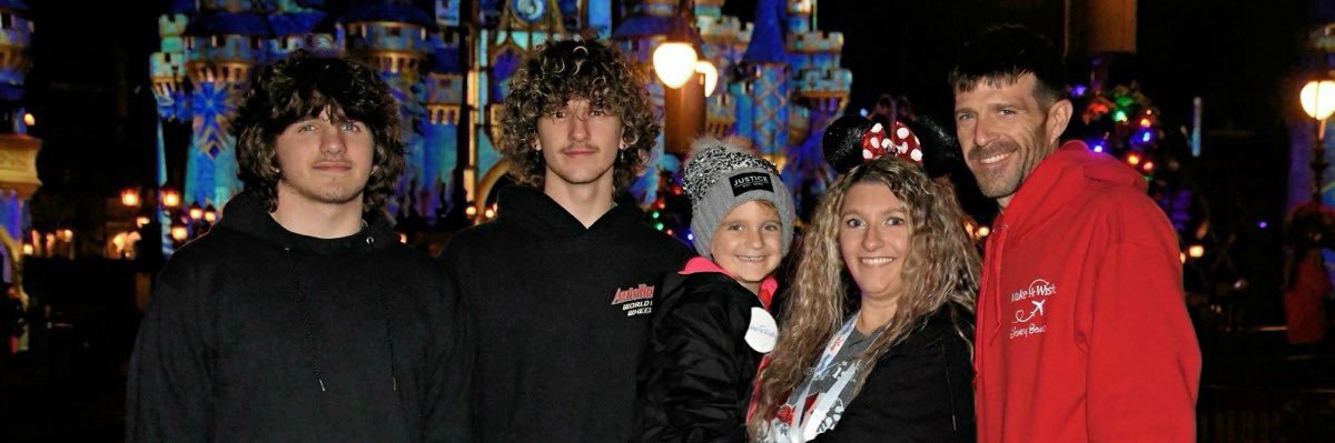 MsRiz13's profile banner image