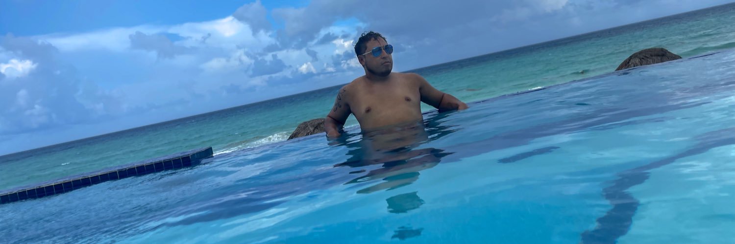 silveguz's profile banner image