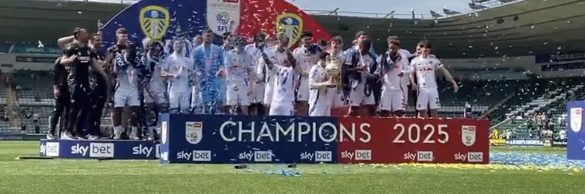 Christine Barry 🤍💛💙 banner