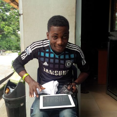 Oluwatoecyn's profile banner image
