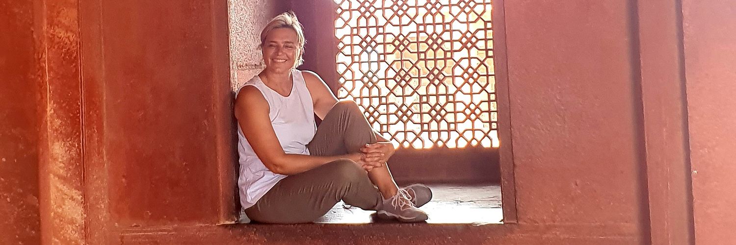 sara perrone banner