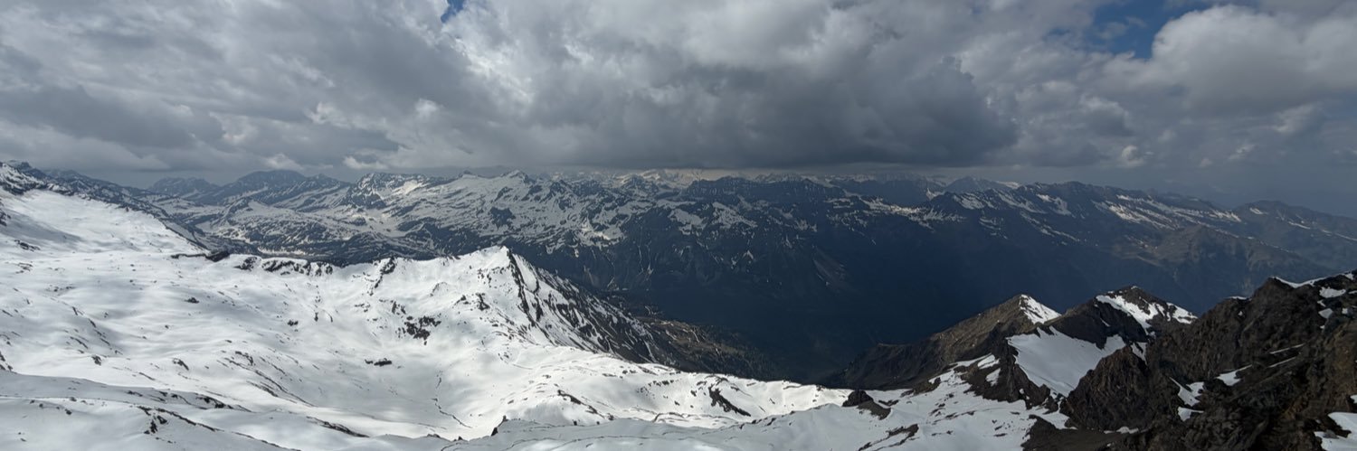 mona_gutub's profile banner image