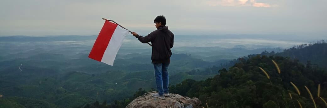 wongmolek's profile banner image