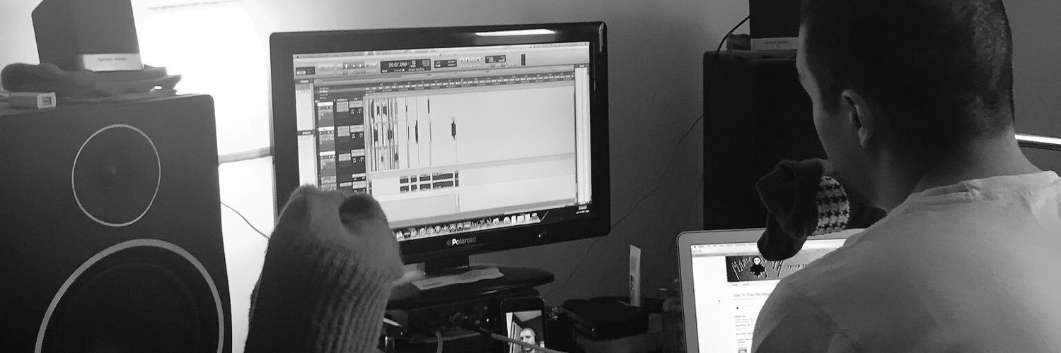 aux_trader's profile banner image