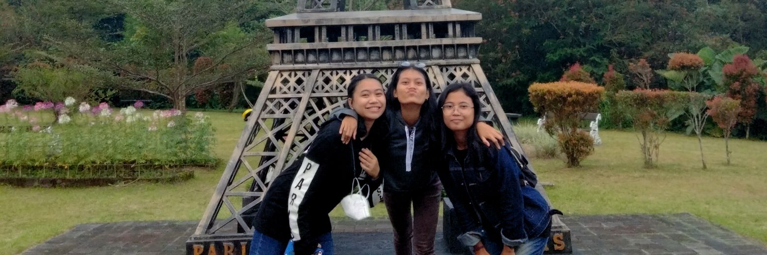 Stephani Onelan 👽 banner