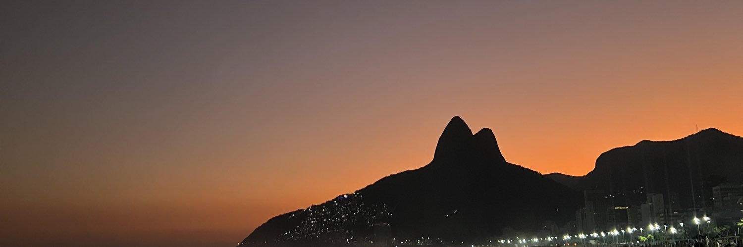 G banner
