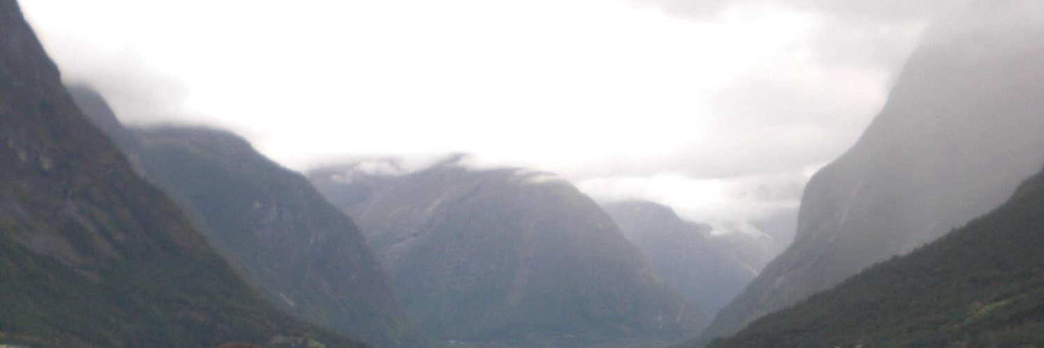 requetebea's profile banner image