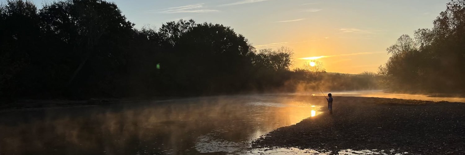 emdubce's profile banner image