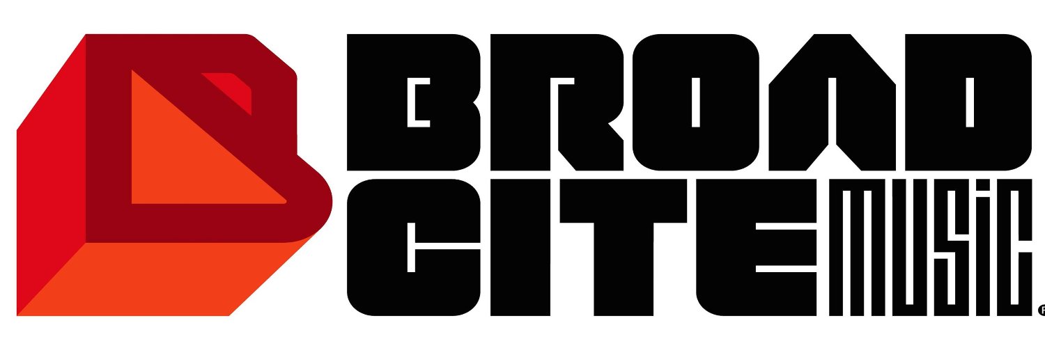 T.Roy on the SET 🇬🇧🇬🇭 banner