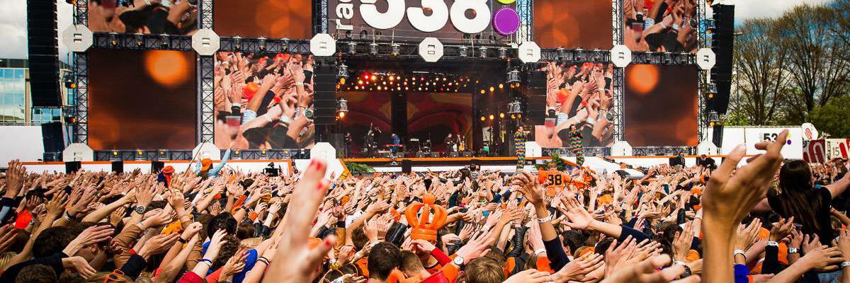 F E E S T T E A M © banner