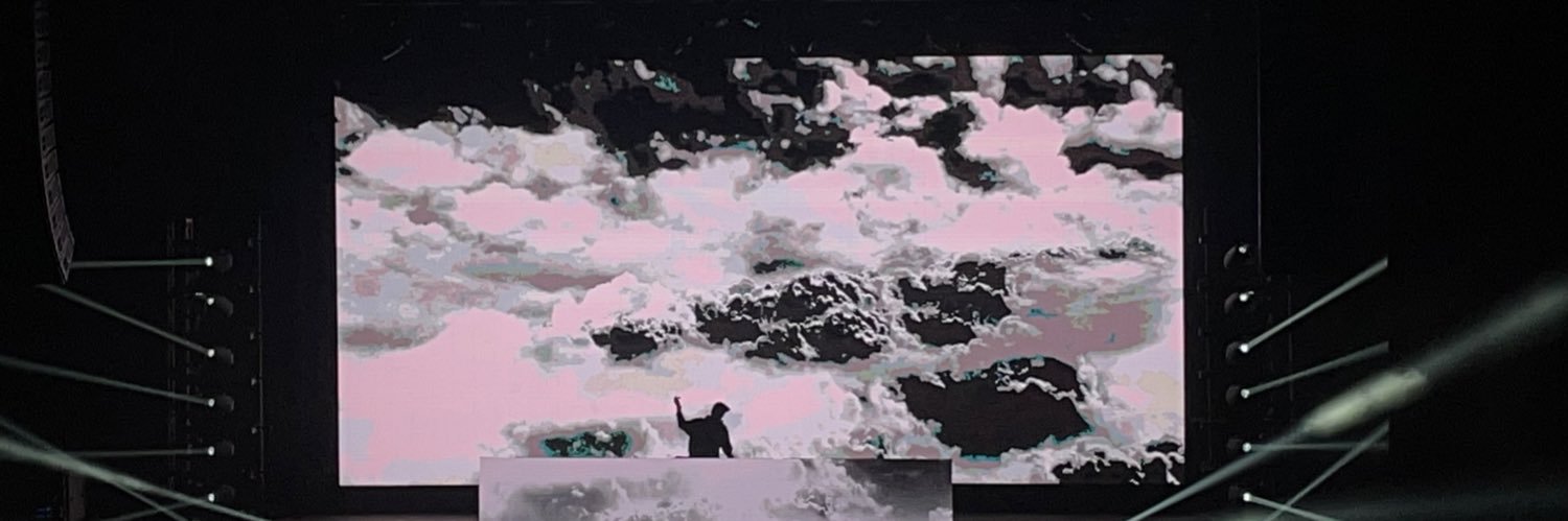 loloves2's profile banner image
