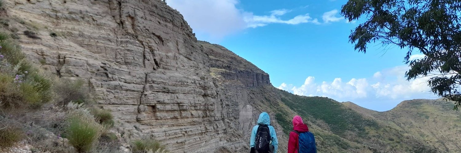 Siân | looking at rocks banner