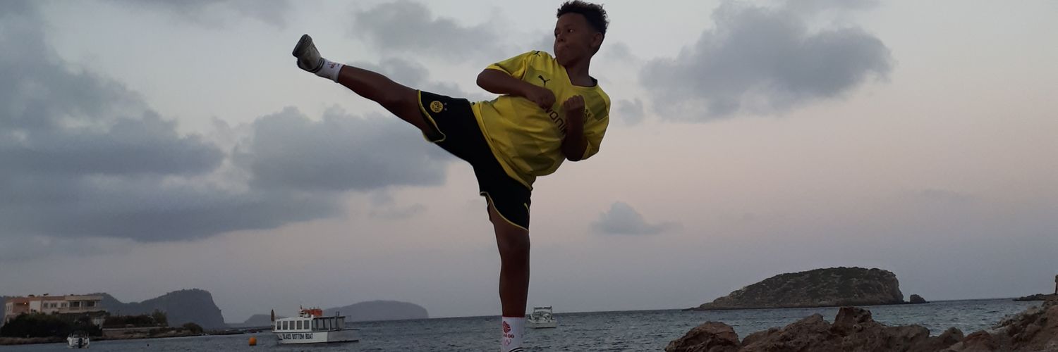 CosmoEm's profile banner image