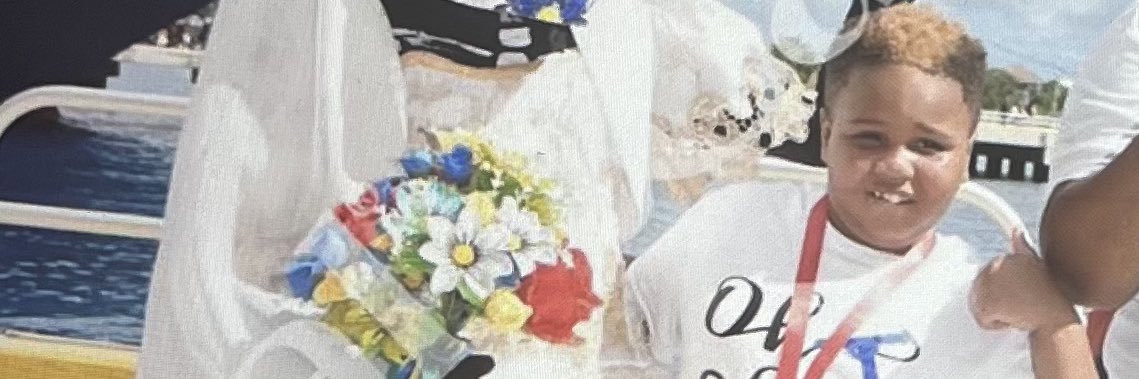 LuvinNek's profile banner image