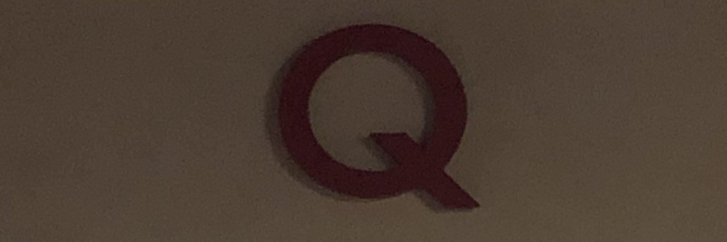 Q_komosani's profile banner image