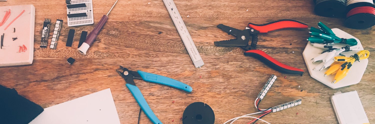 ✨ charlyn ✨ // @charlyn@leds.social 🐘 banner